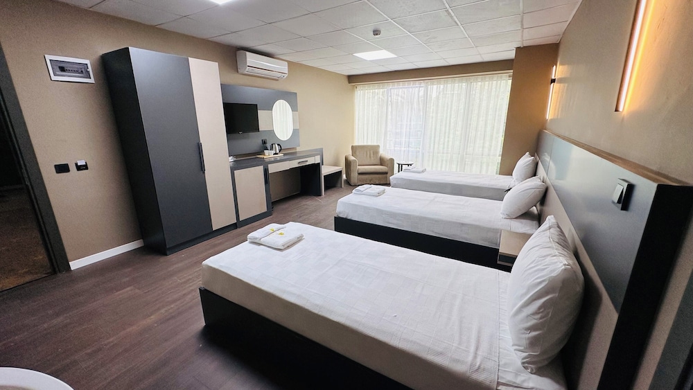 Esse Joven Hotel 7