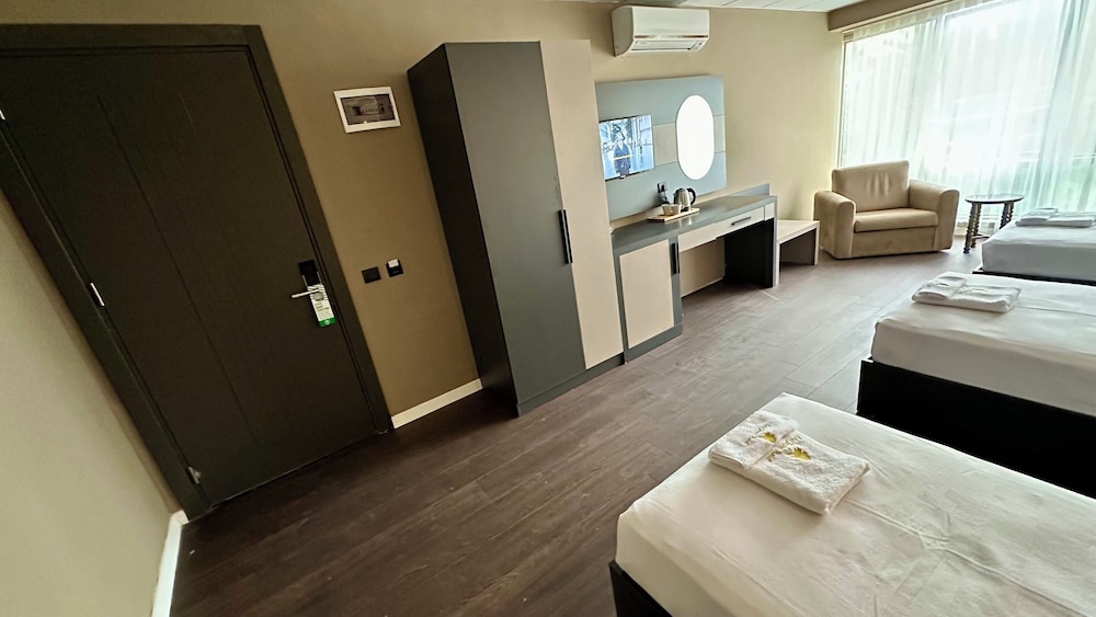 Esse Joven Hotel 4