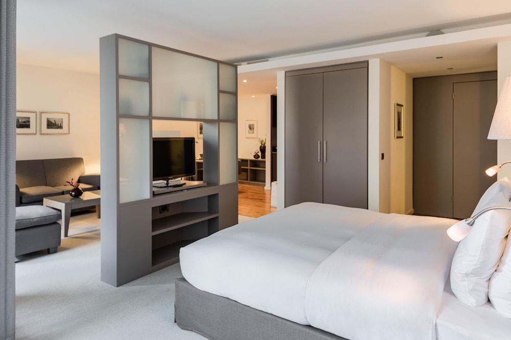 The Mandala Hotel 11