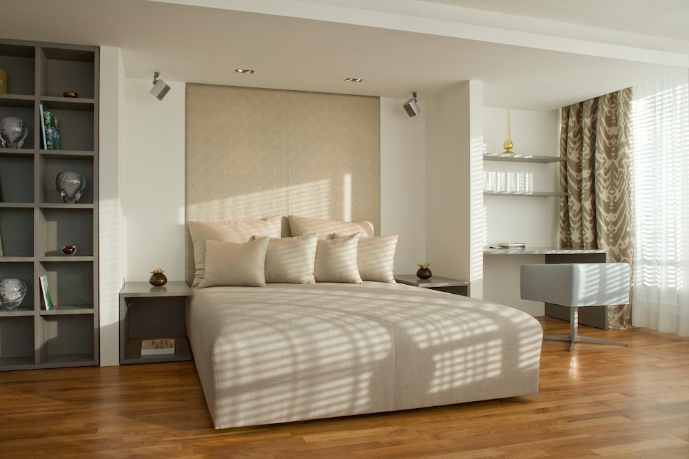 The Mandala Hotel 18