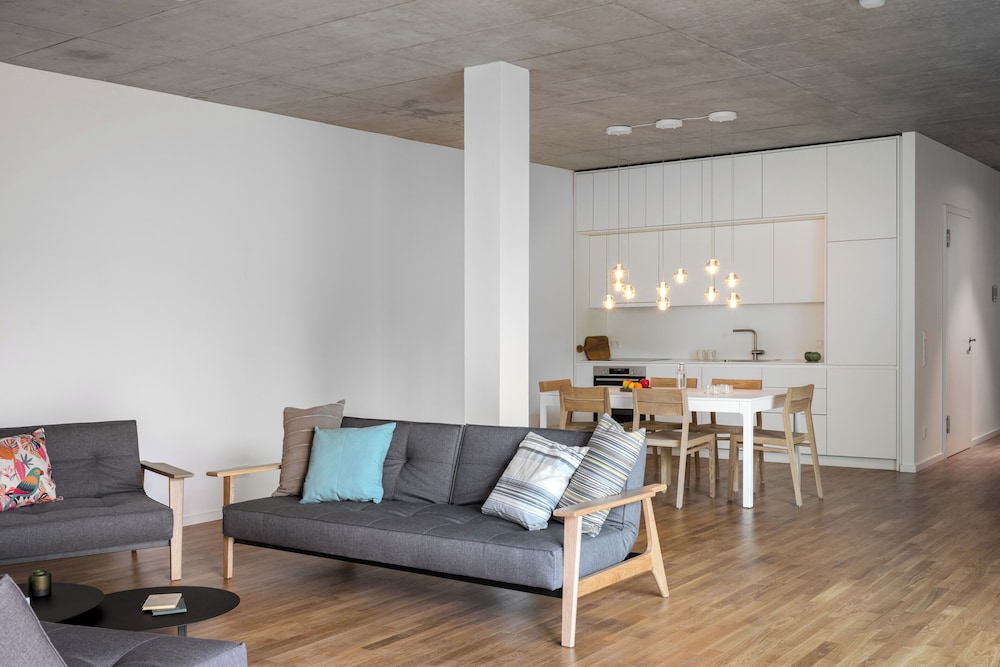 Carlotta Apartments 24