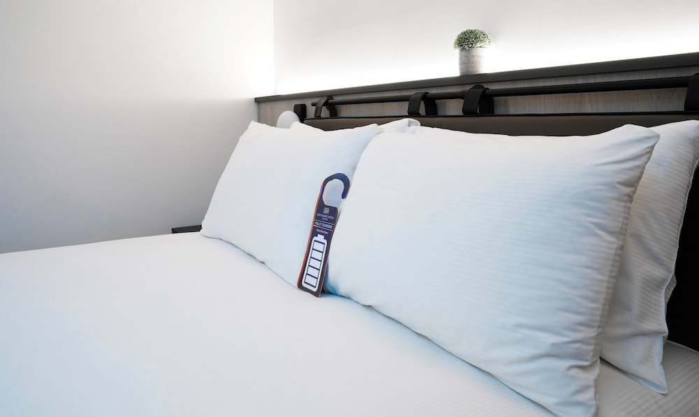 Southgate Hotel London 8
