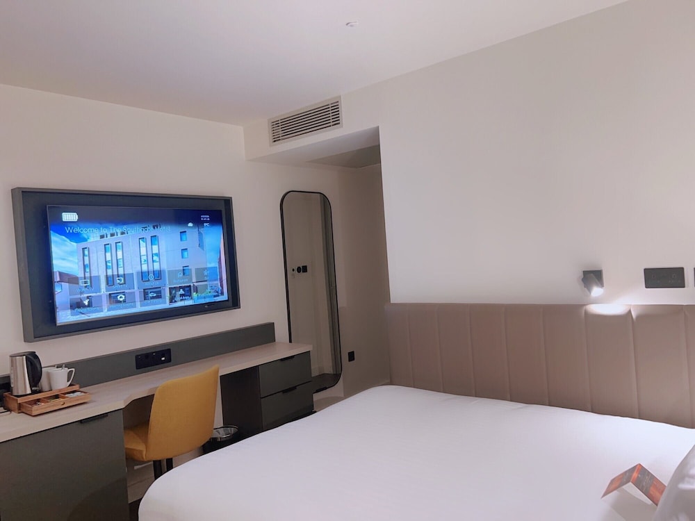 Southgate Hotel London 16