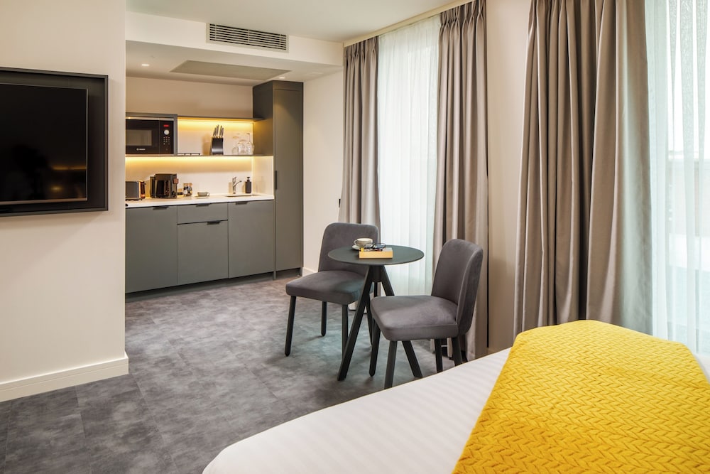 Southgate Hotel London 19