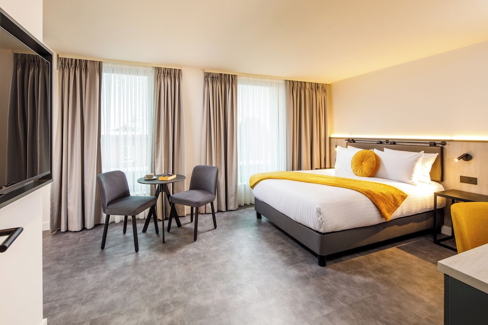 Southgate Hotel London 11