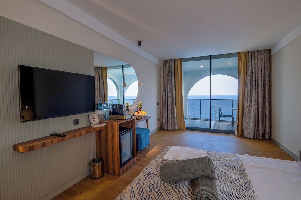 Ada Port Hotel Adults Only 18