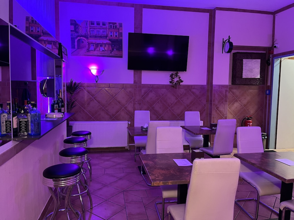 City Hotel West 16