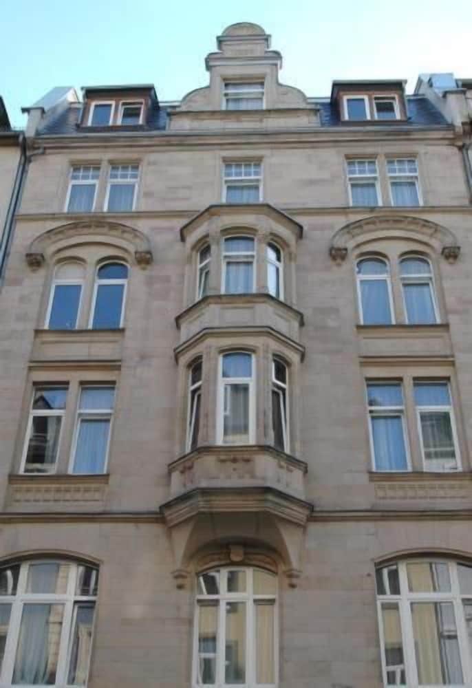 City Hotel West 18