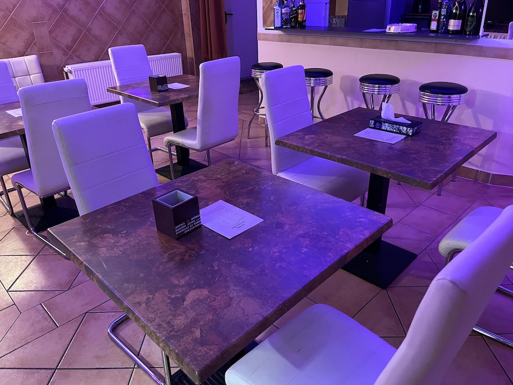 City Hotel West 17