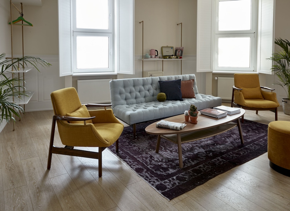The Dean Berlin 6