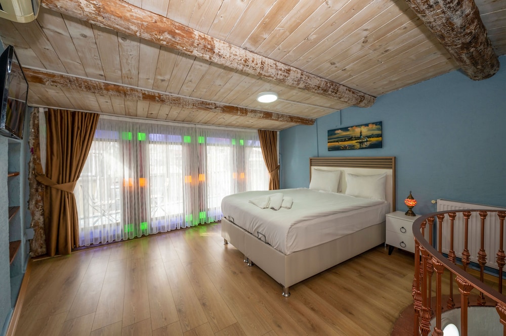 Taksim Antique Hotel 15