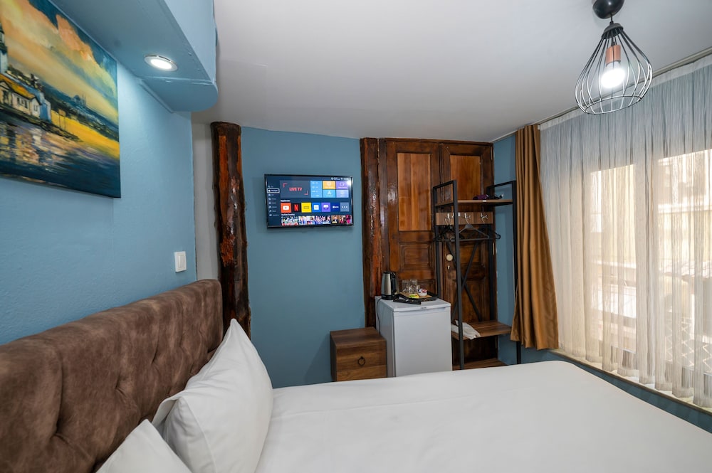 Taksim Antique Hotel 18