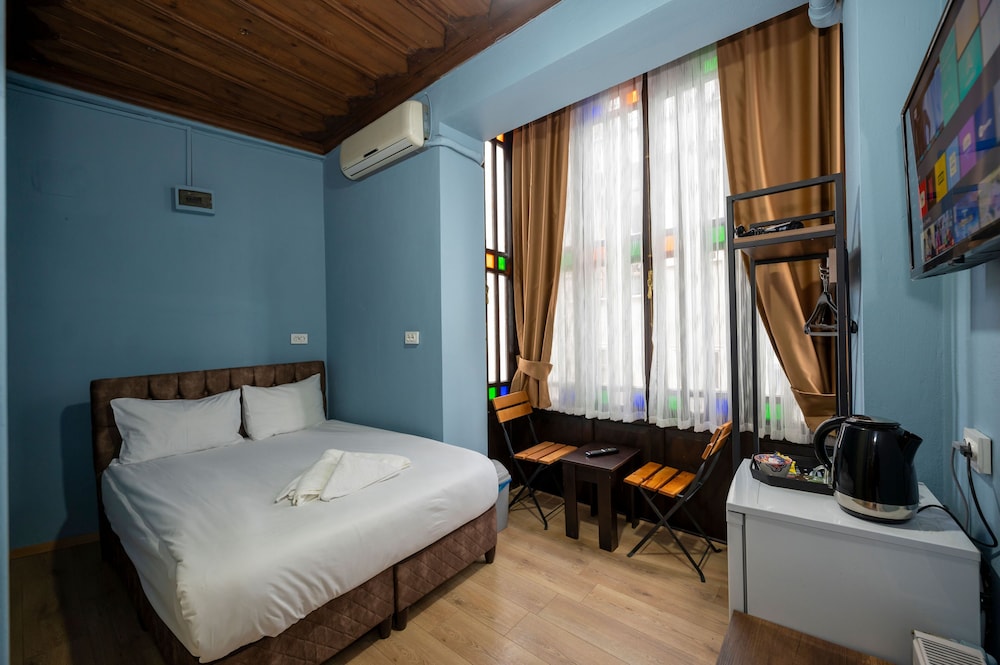 Taksim Antique Hotel 13