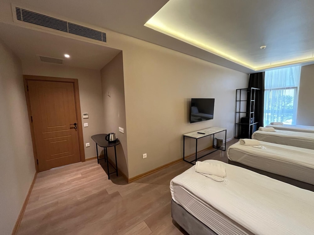 Weingart Suites Hotel 20