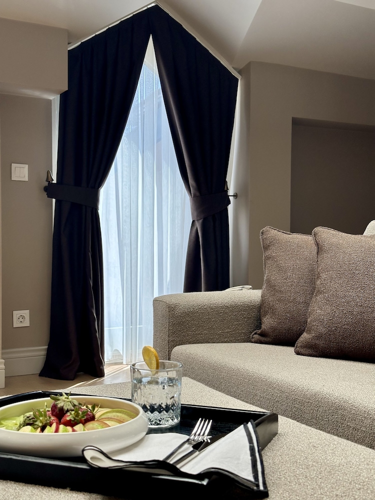 Weingart Suites Hotel 23