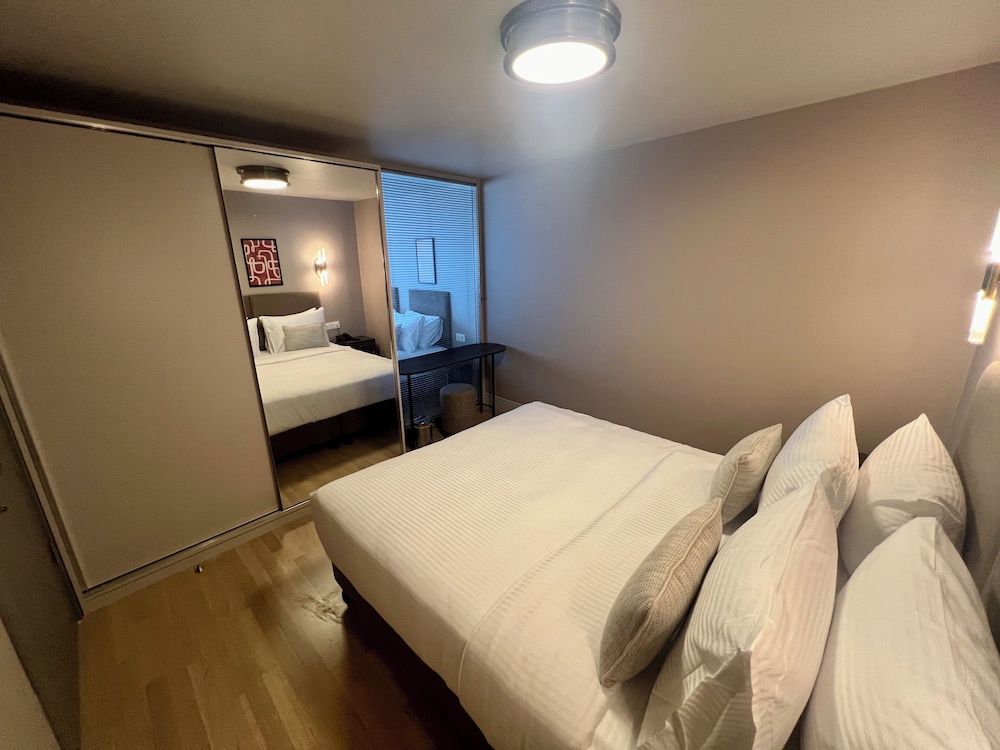 Weingart Suites Hotel 5