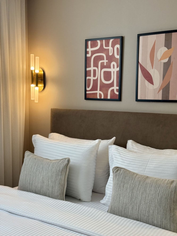 Weingart Suites Hotel 9