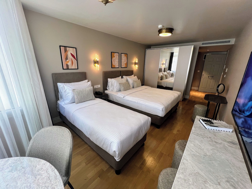 Weingart Suites Hotel 16
