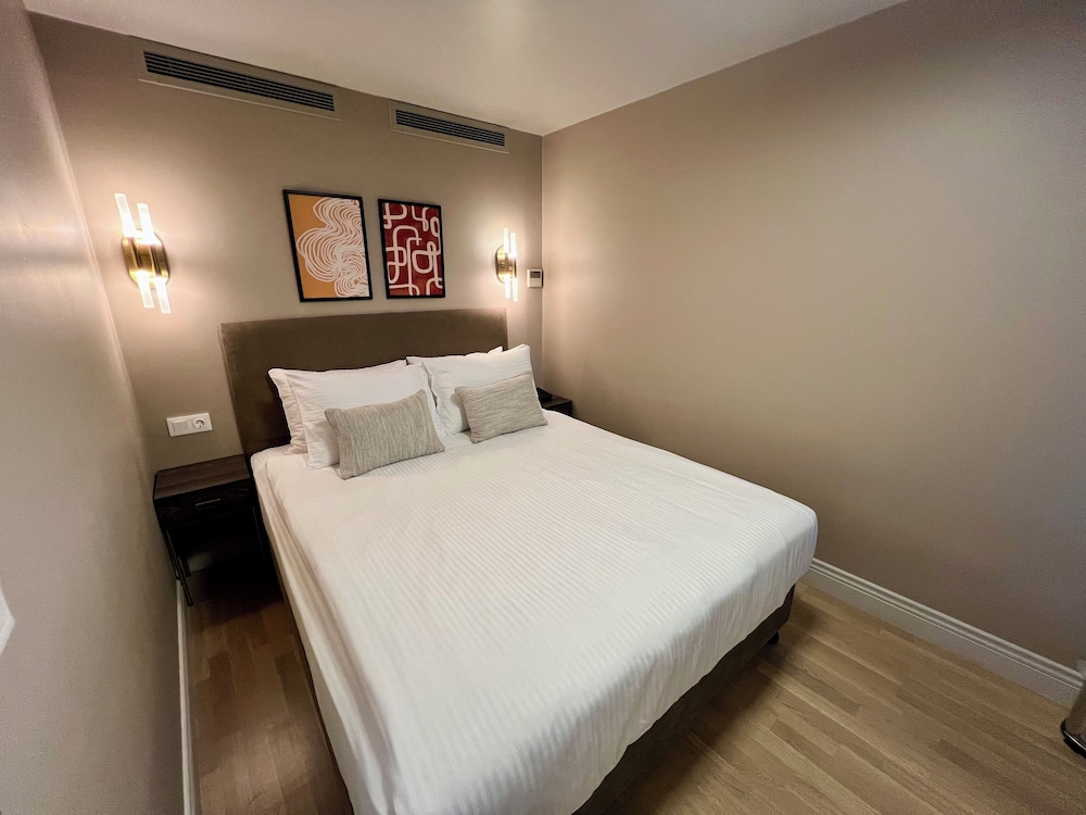 Weingart Suites Hotel 15