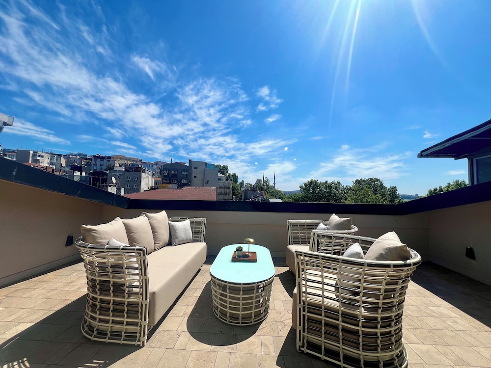 Weingart Suites Hotel 1
