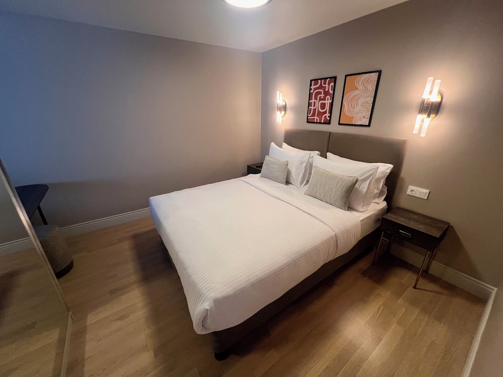 Weingart Suites Hotel 6