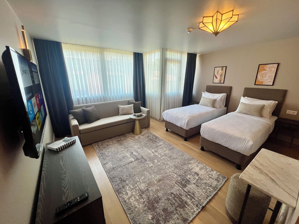 Weingart Suites Hotel 7