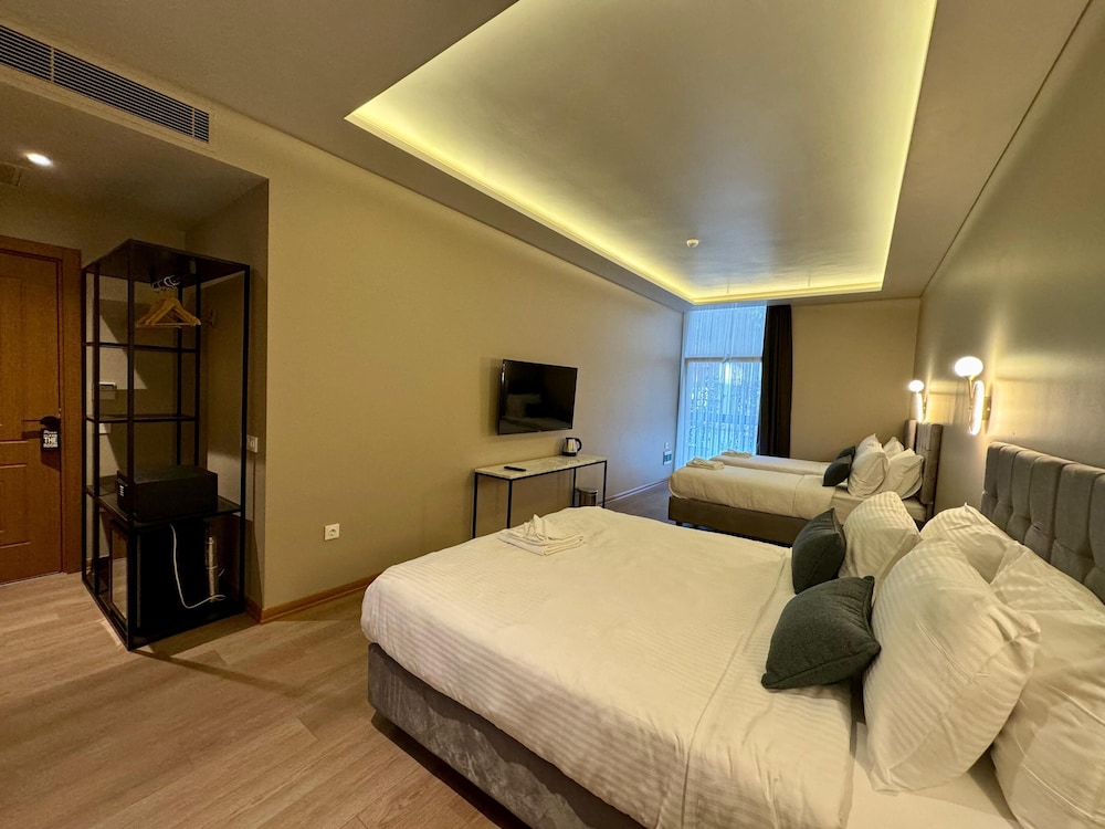 Weingart Suites Hotel 19