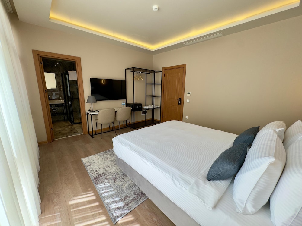 Weingart Suites Hotel 17