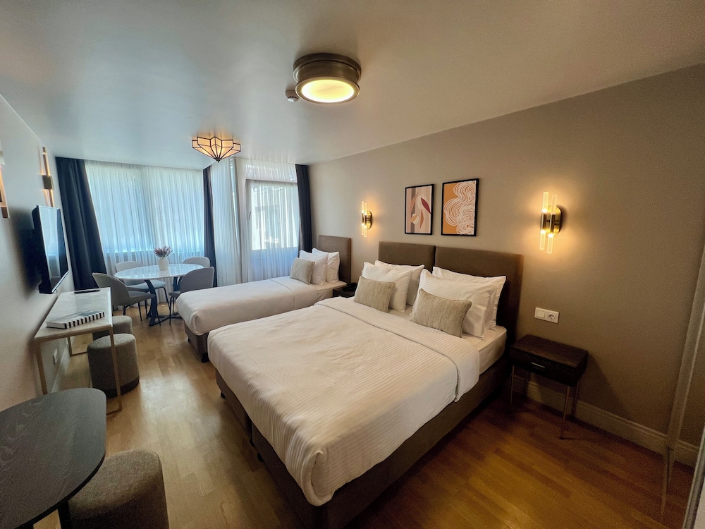 Weingart Suites Hotel 11