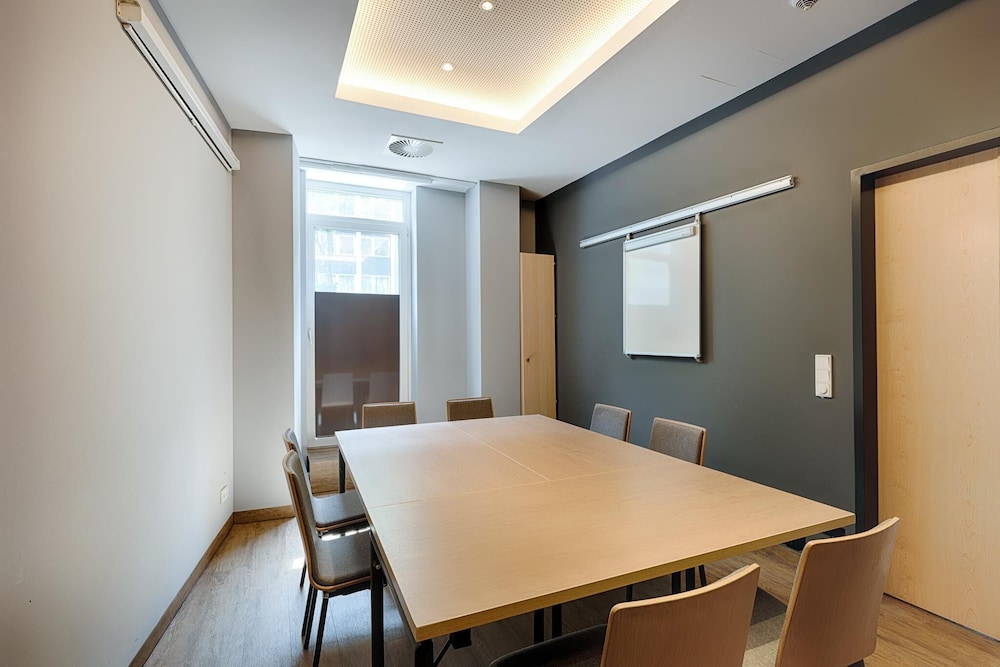 Premier Inn Berlin City Centre Hotel 20