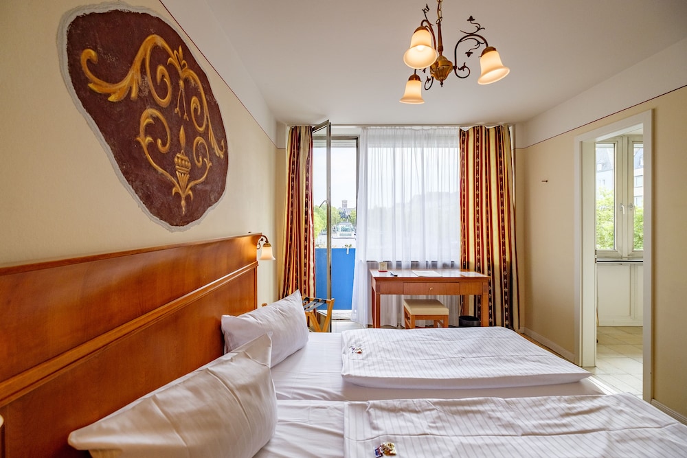 Xll Apostel Albergo 11