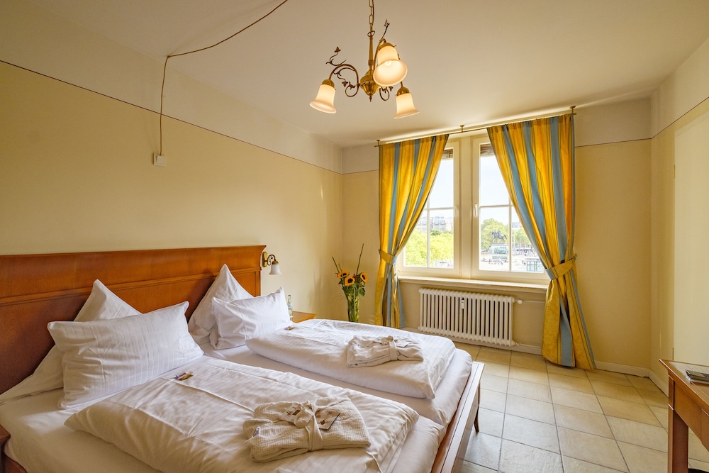 Xll Apostel Albergo 13