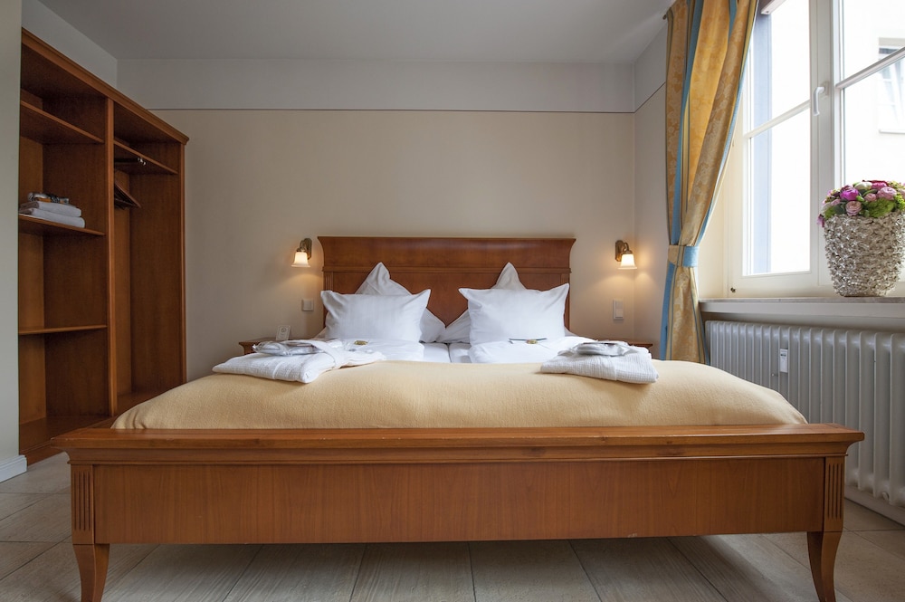 Xll Apostel Albergo 4