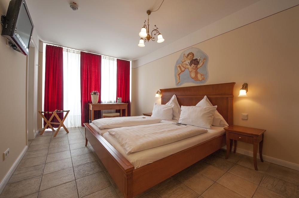 Xll Apostel Albergo 6
