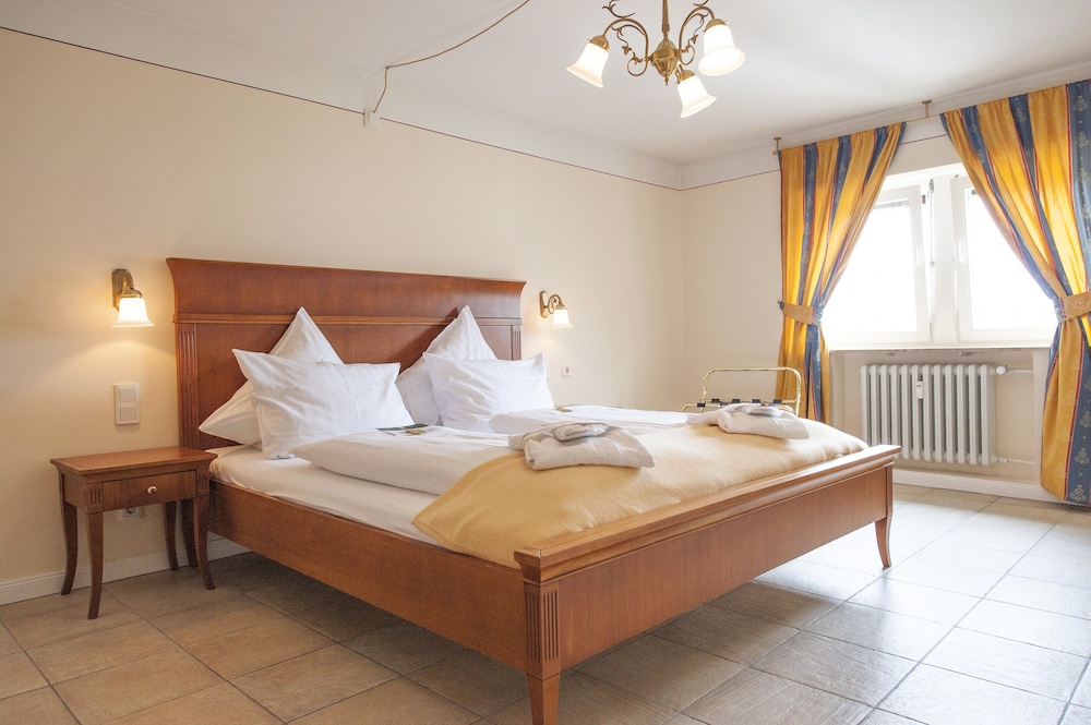 Xll Apostel Albergo 1
