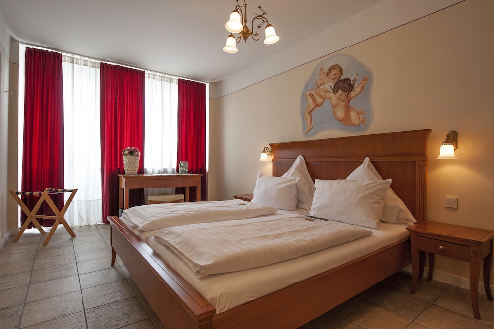 Xll Apostel Albergo 5