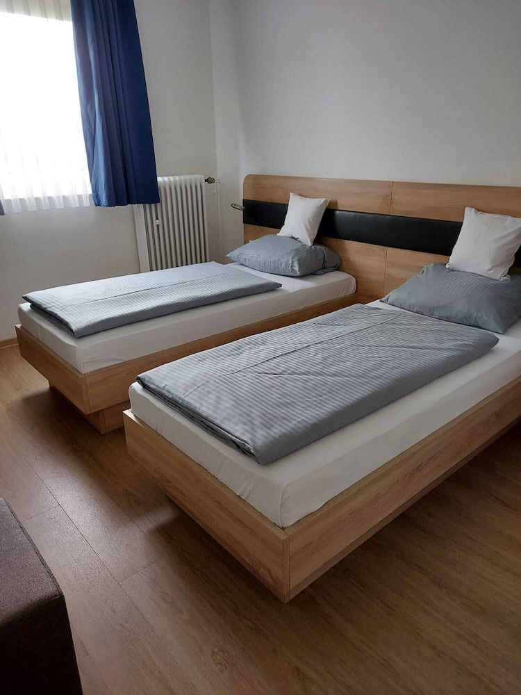 Hotel am Vogelsanger Weg 7