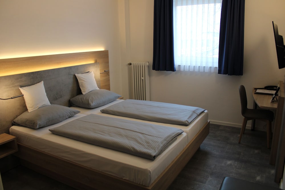 Hotel am Vogelsanger Weg 13