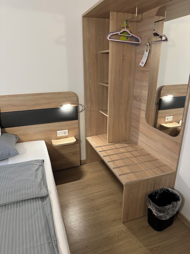 Hotel am Vogelsanger Weg 16