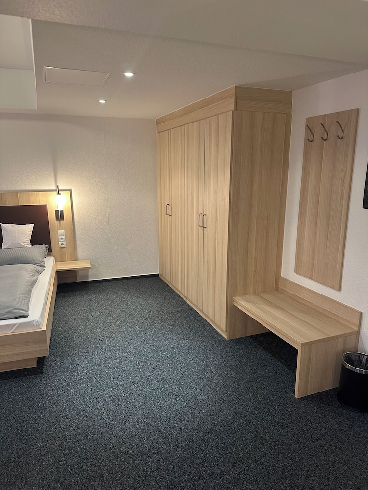 Hotel am Vogelsanger Weg 18