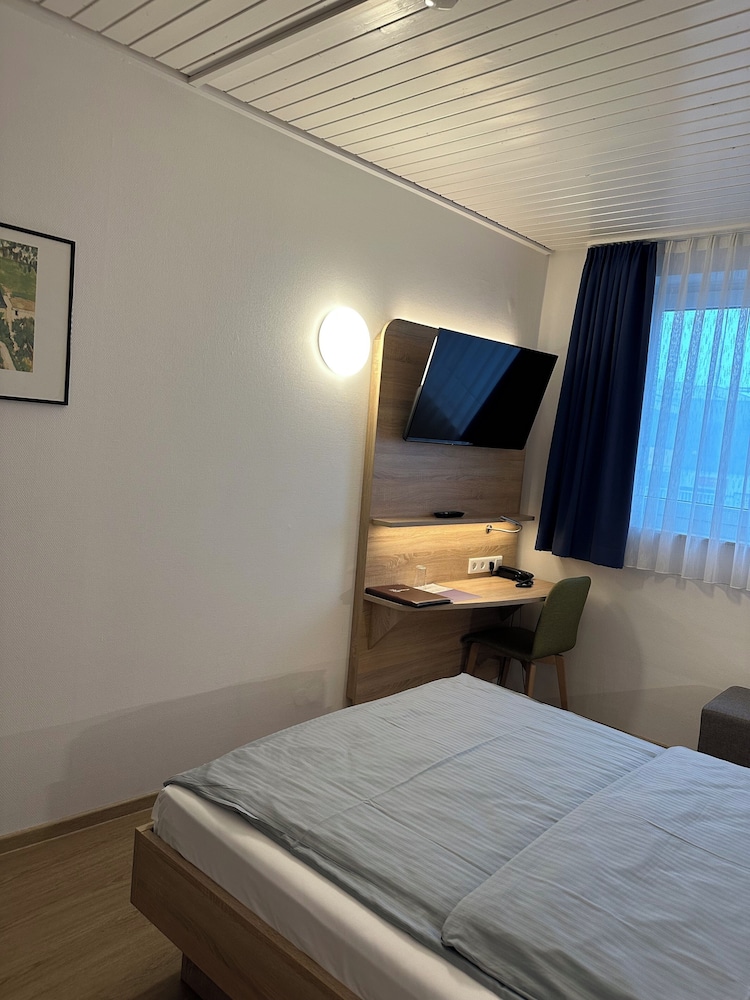 Hotel am Vogelsanger Weg 17