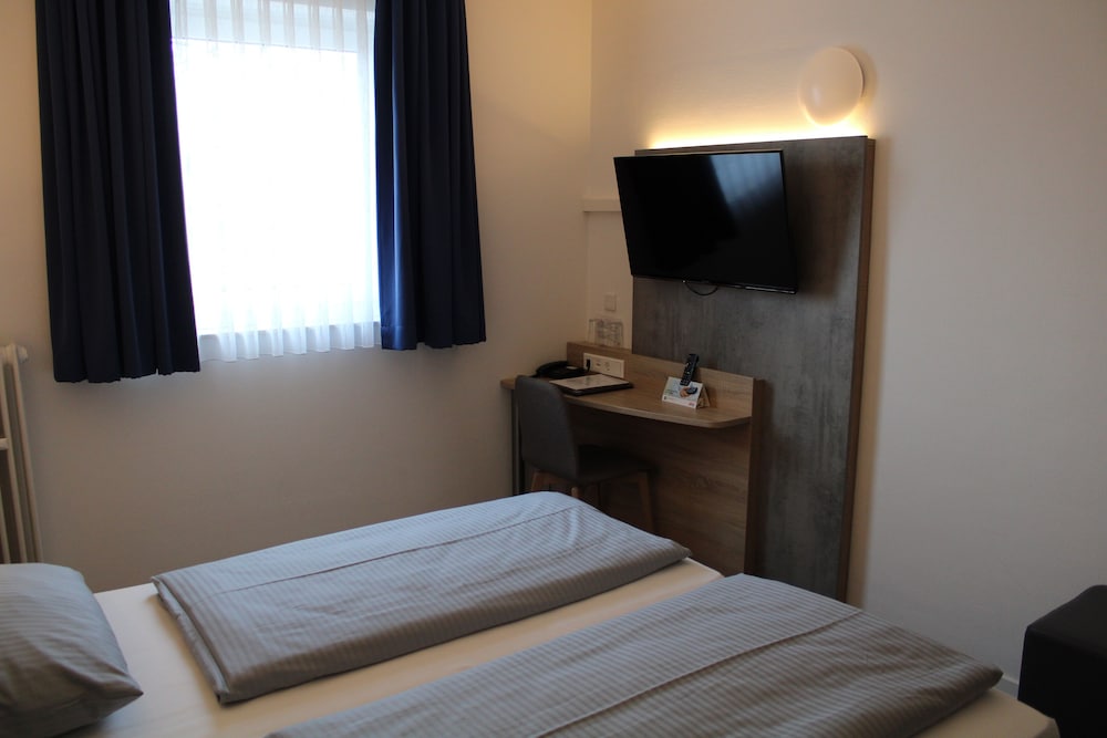 Hotel am Vogelsanger Weg 12