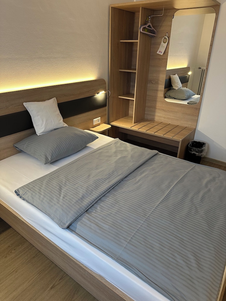 Hotel am Vogelsanger Weg 15