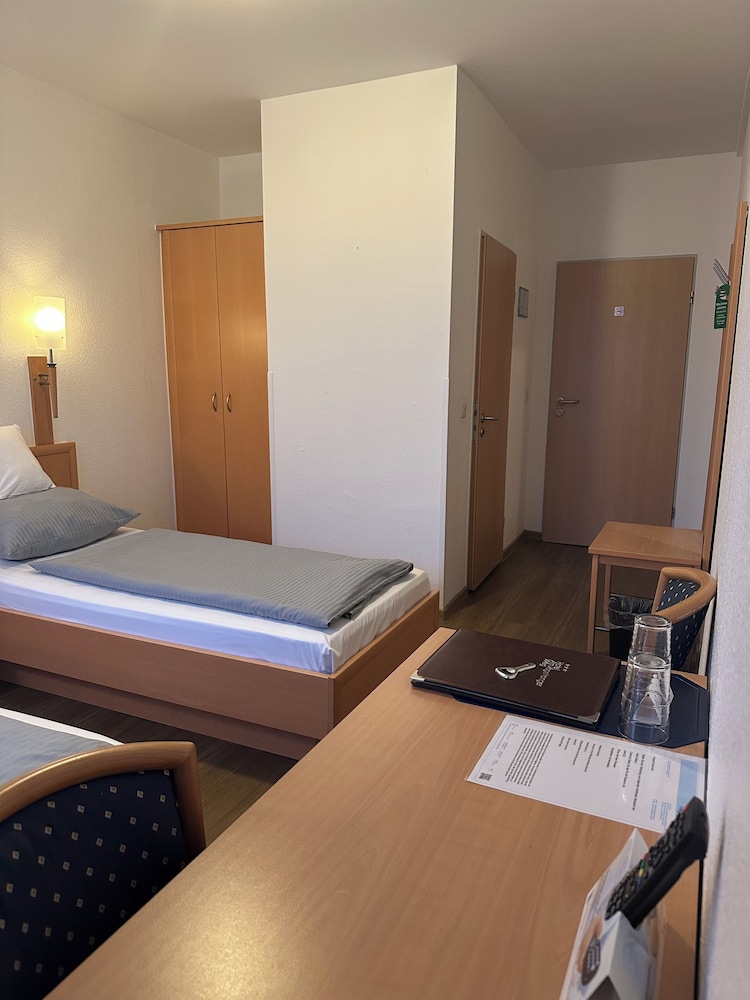Hotel am Vogelsanger Weg 8