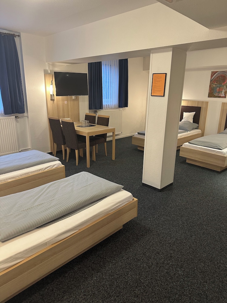 Hotel am Vogelsanger Weg 21