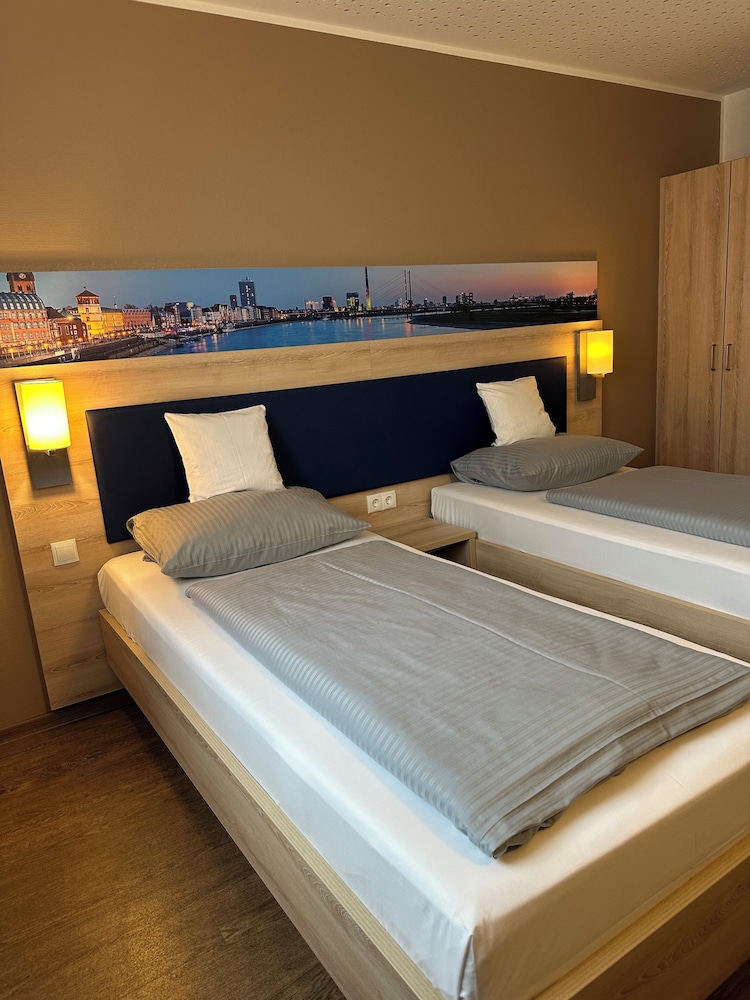 Hotel am Vogelsanger Weg 24