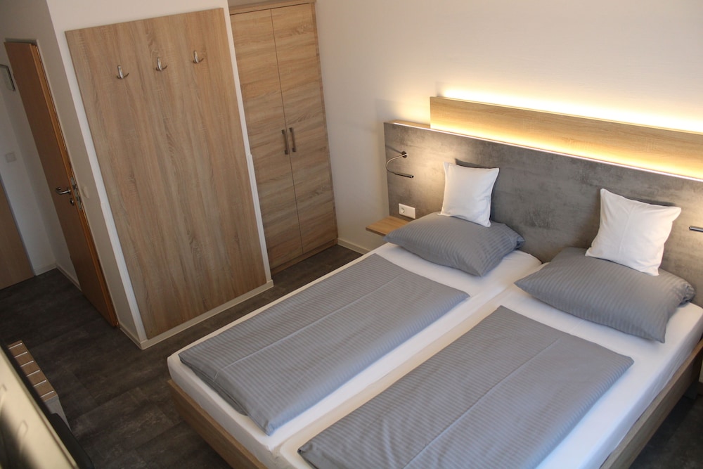 Hotel am Vogelsanger Weg 11