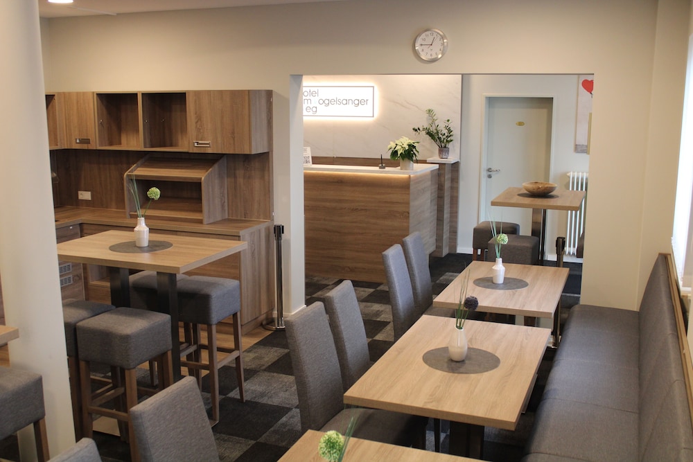 Hotel am Vogelsanger Weg 4