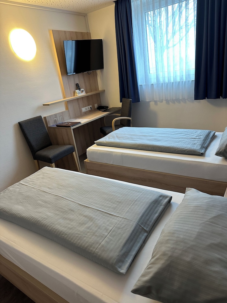 Hotel am Vogelsanger Weg 23