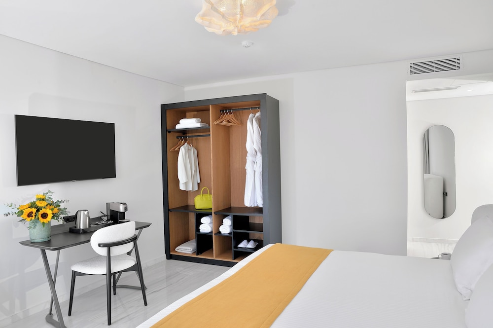 The Athenaeum Luxury Hotel 11